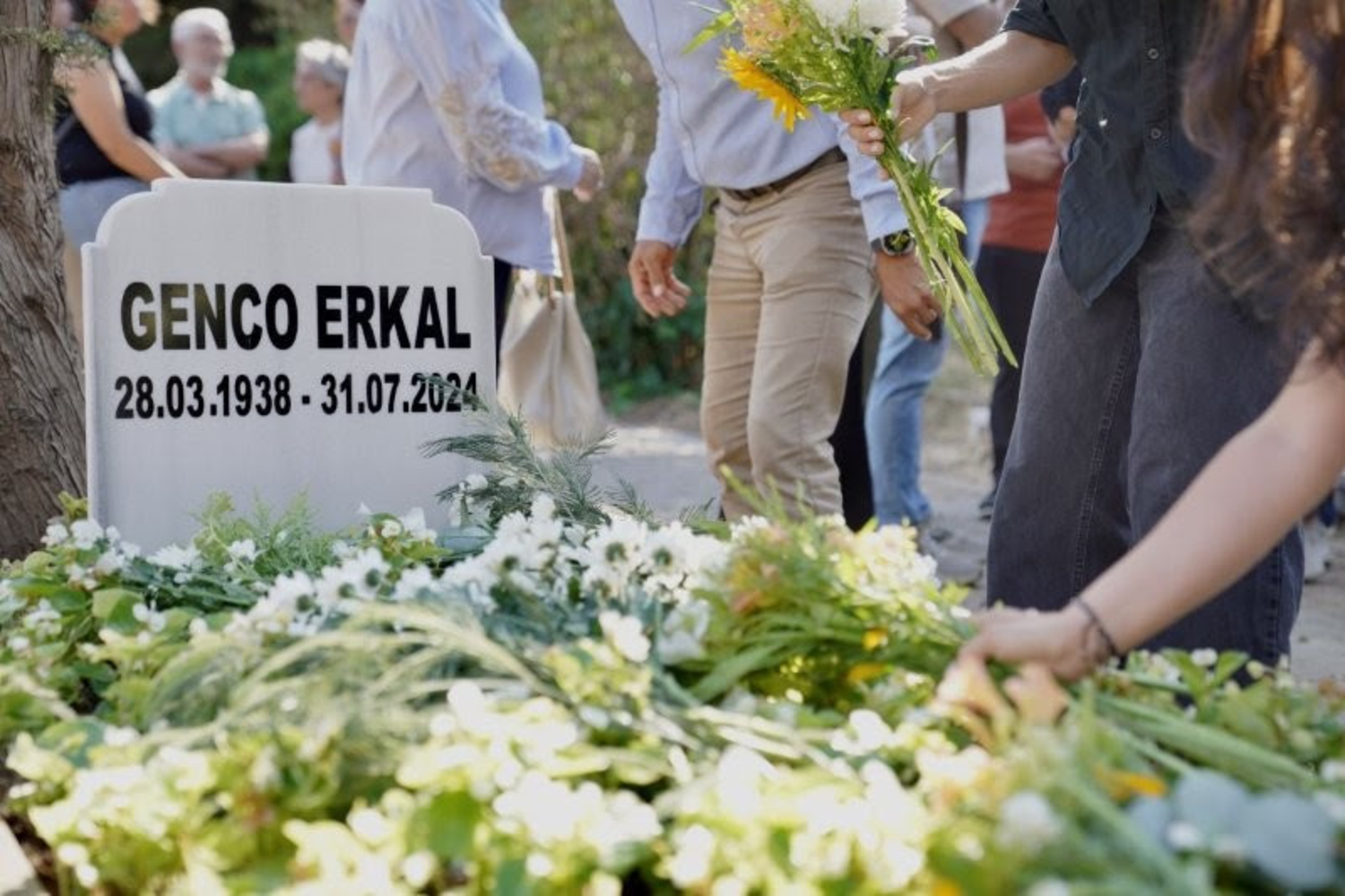 Genco Erkal, vefatının birinci yıldönümünde mezarı başında anıldı